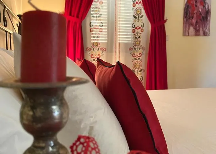 Alexander Bed & Breakfast 3*