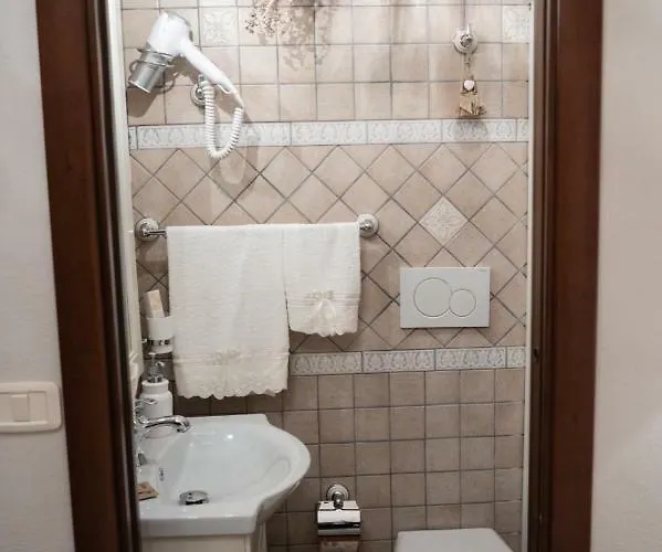 Alexander Bed & Breakfast 3*